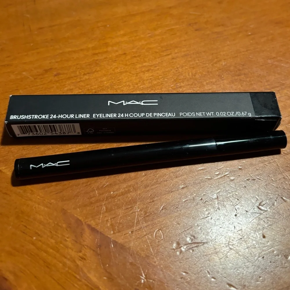 MAC Brushstroke 24-Hour Liquid Eyeliner